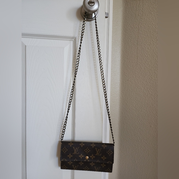 Luis Vuitton Sara Wallet - Picture 2 of 16